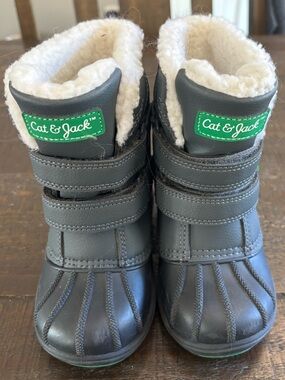 NWOT Cat & Jack toddler Denver winter boot, size 8